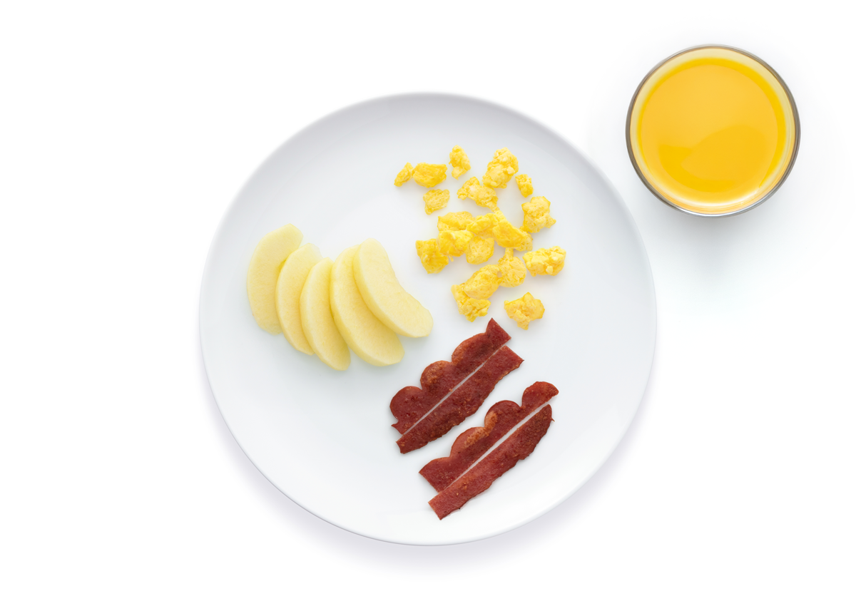 Breakfast_eggs_apple_bacon_juice