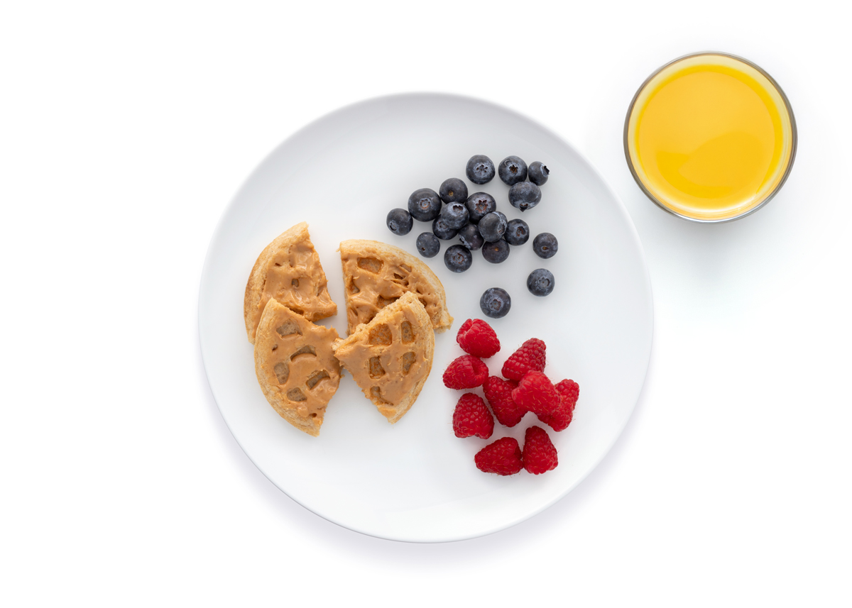 ES_3-3half_Breakfast_blueberries-raspberries-waffle
