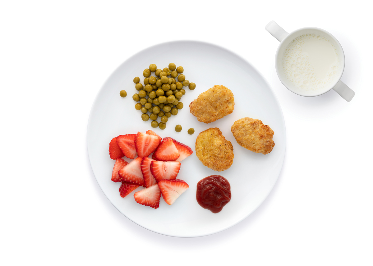 ES_3-3half_Lunch_strawberries-chicken-peas