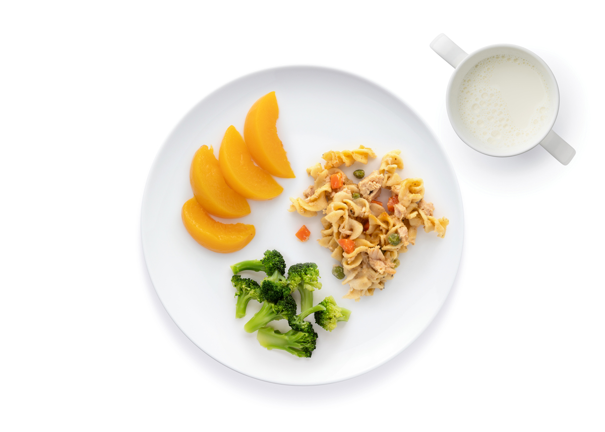 ES_3half-4_Dinner_broccoli-tuna-casserole_peaches