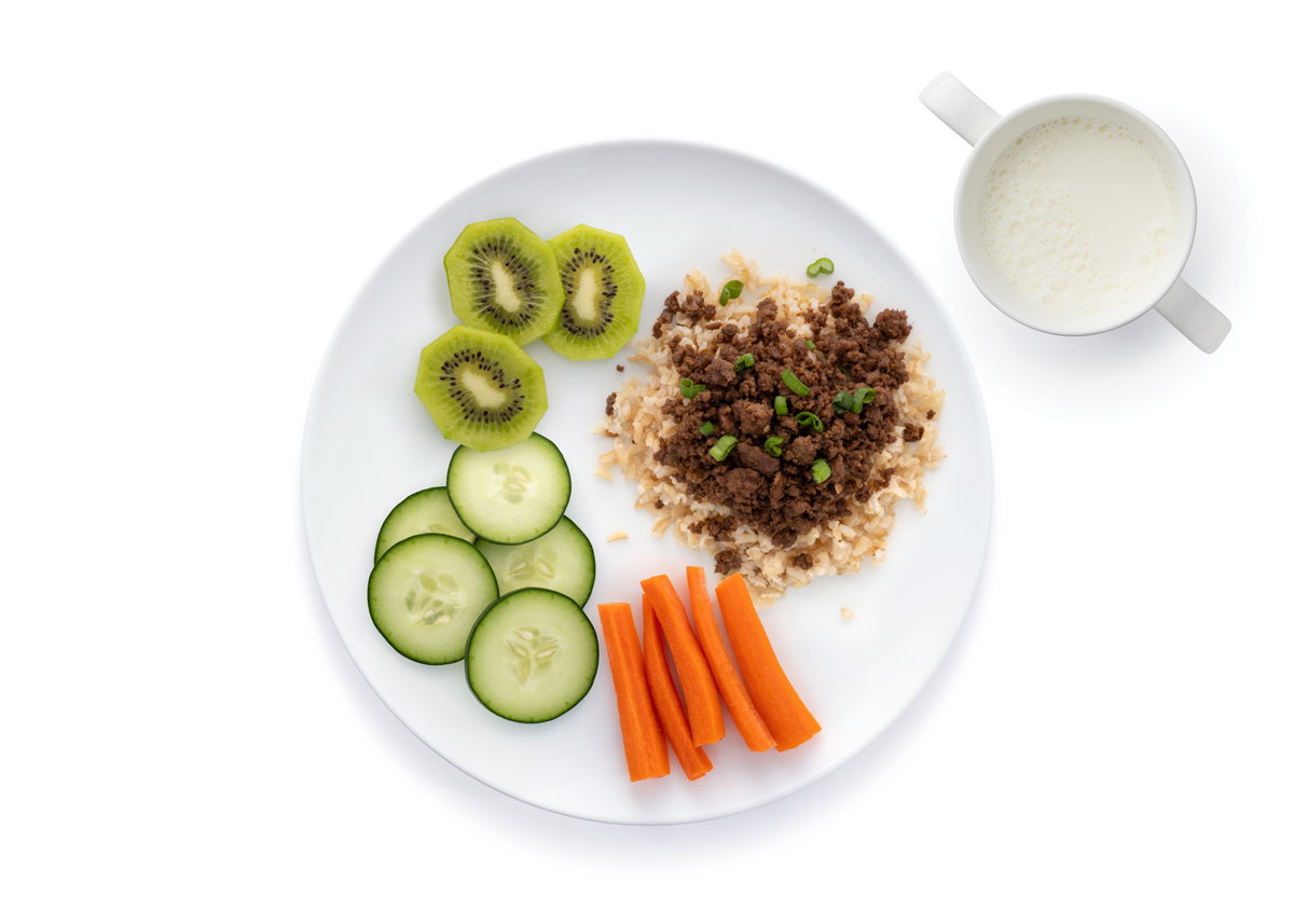 ES_3half-4_Dinner_cucumber_kiwi_korean-beef_carrots