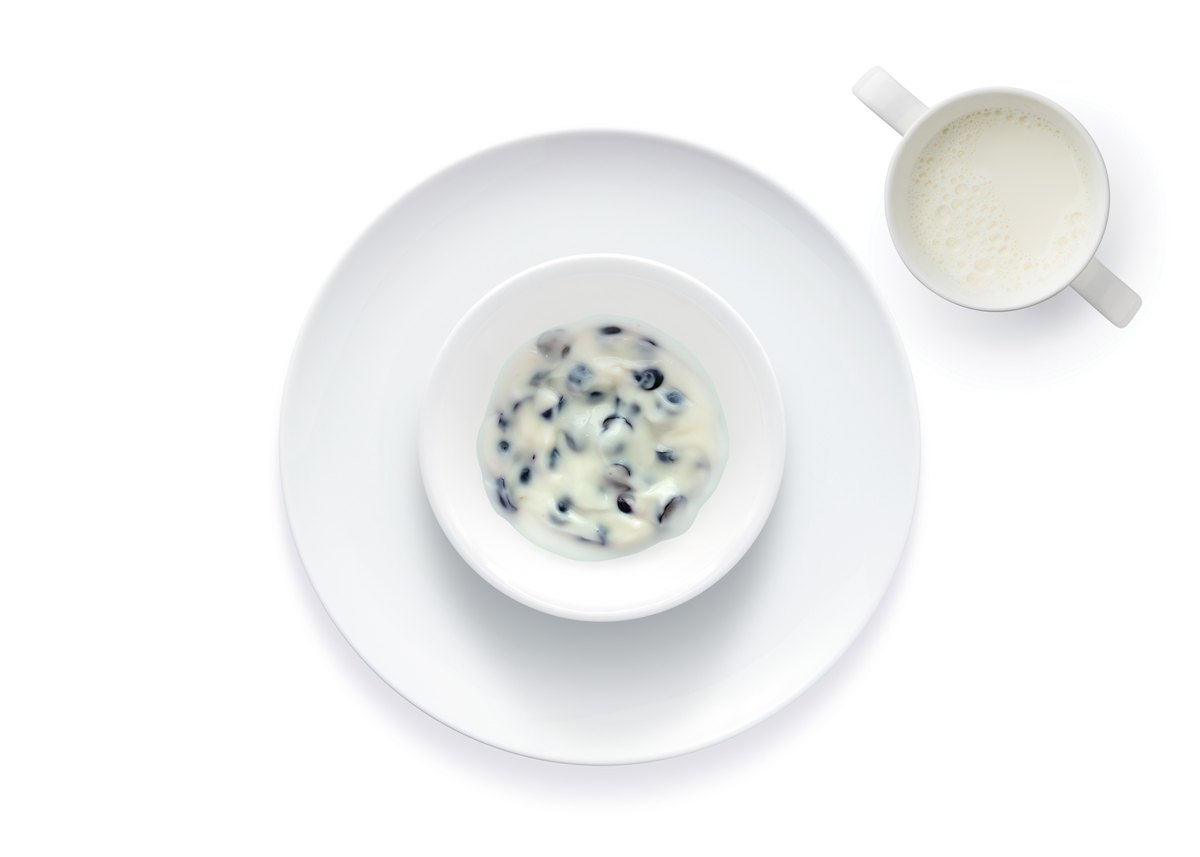 ES_3half-4_Snack_yogurt-blueberries