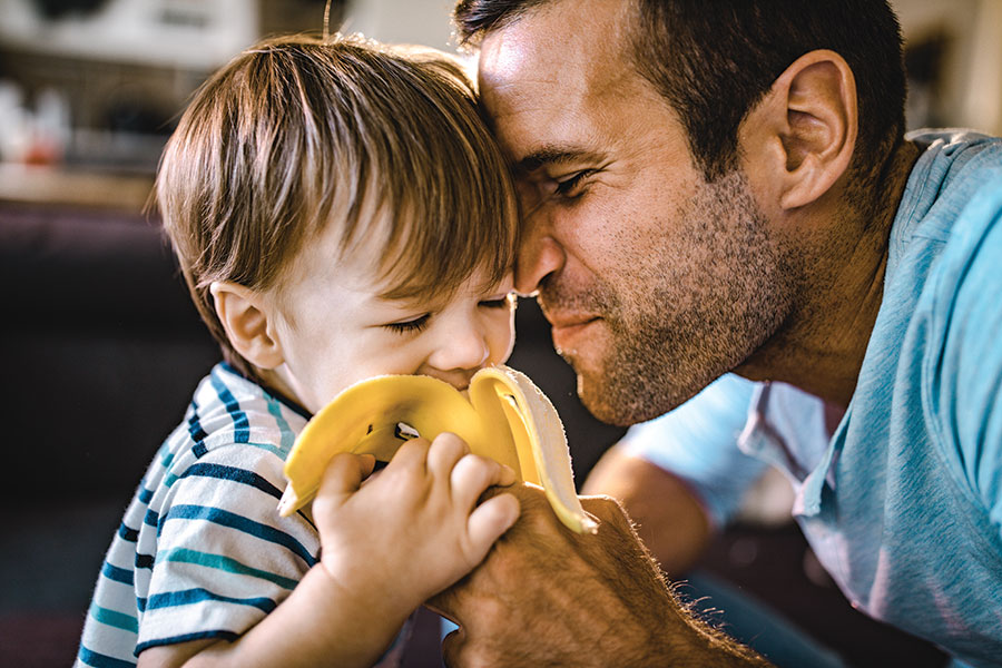 Dad-son-eating-banana