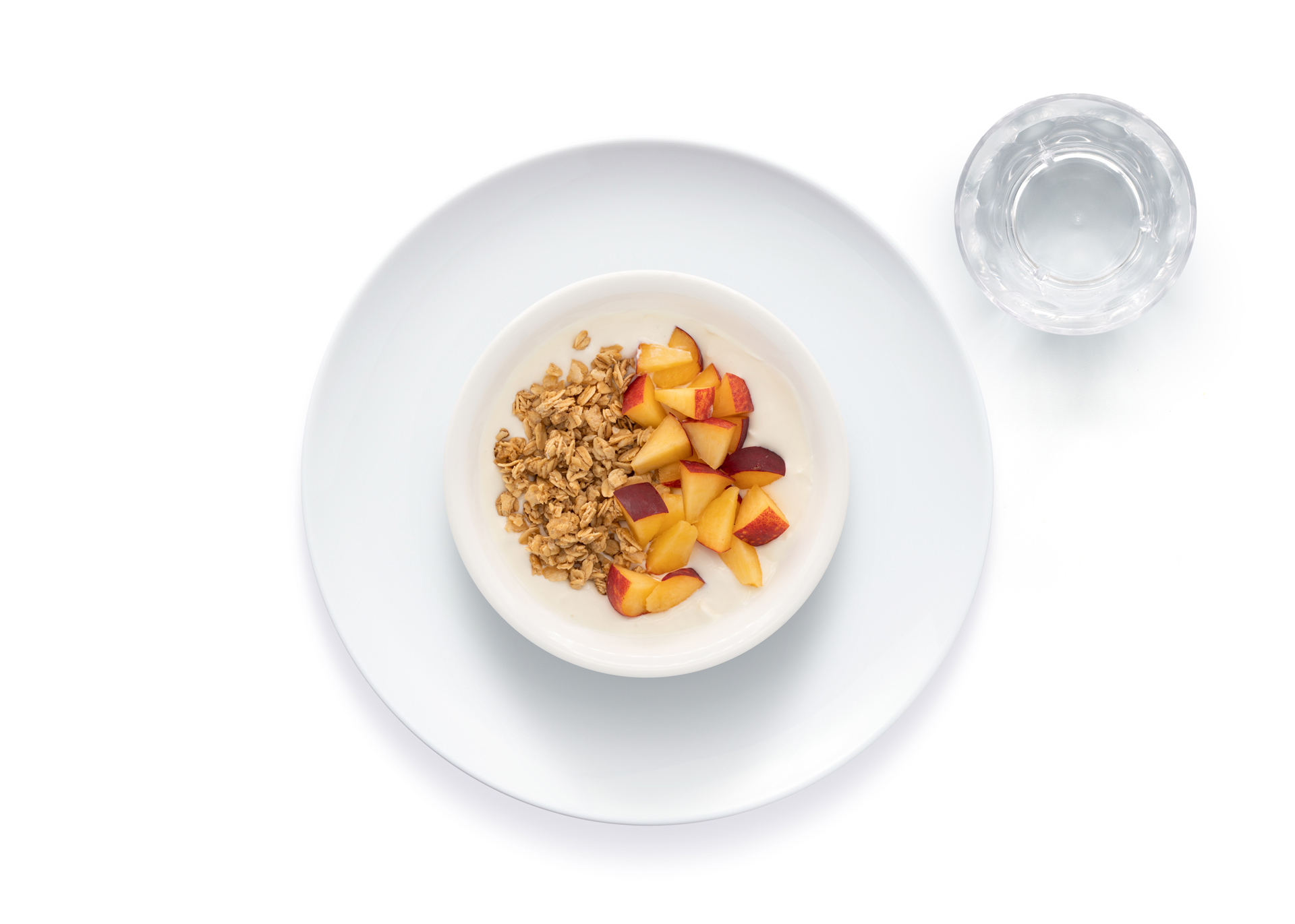 ES_New-Moms_Snack_yogurt-peaches-granola