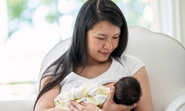 FEEDING BREAST MILK AND FORMULA