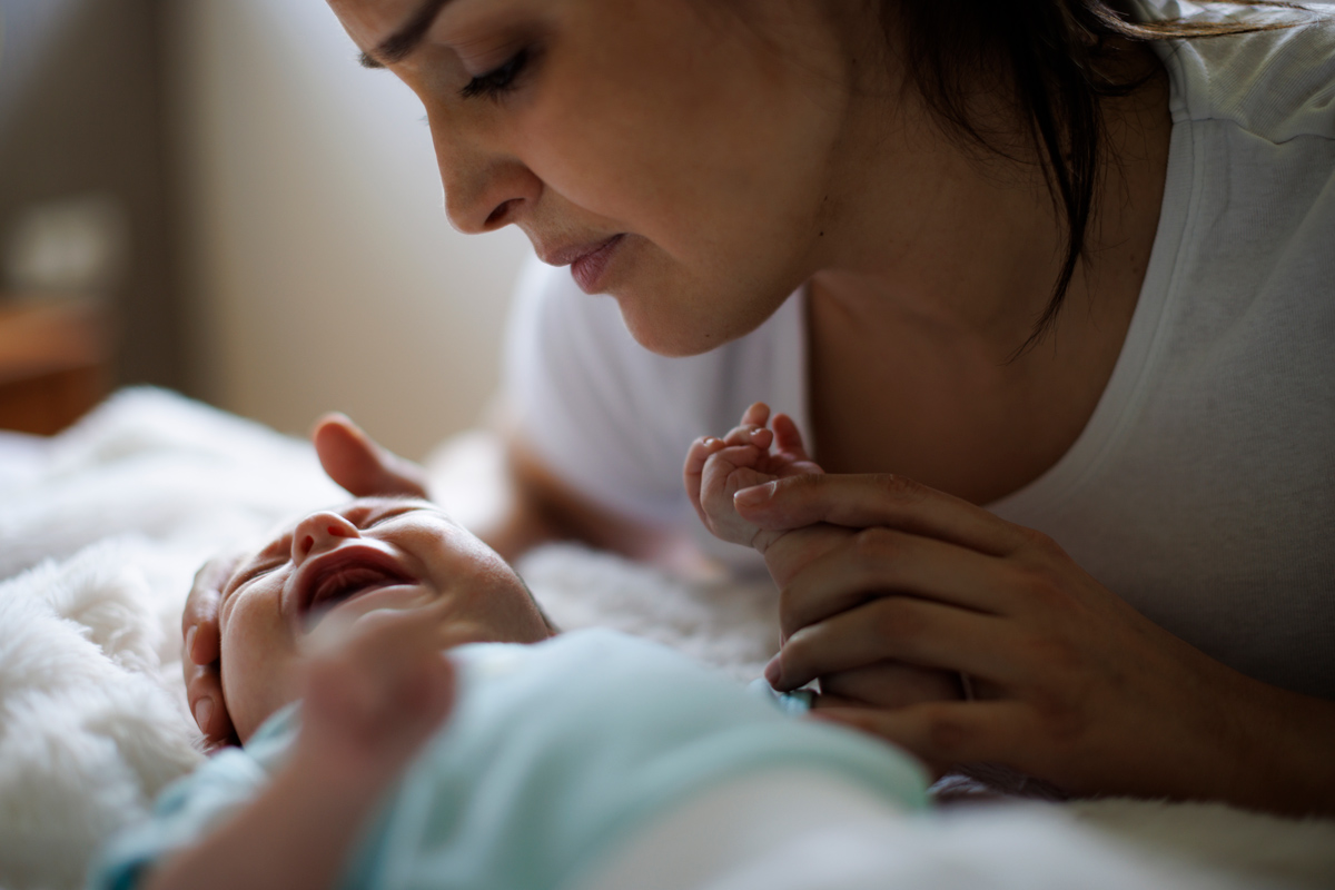 baby-crying-mom's-face-distressed
